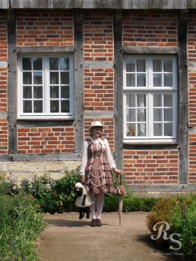 rufflesandsteam:
“Country Lolita at the Munster Lolita Meet-up this summer
Find my latest daily_lolita entry with more outfits here.
”