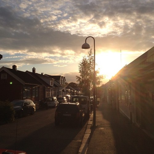 Long shadows #nofilter #oslo #sunset #statigram #instagram #hashtagoverkillexperiment (Taken with Instagram)