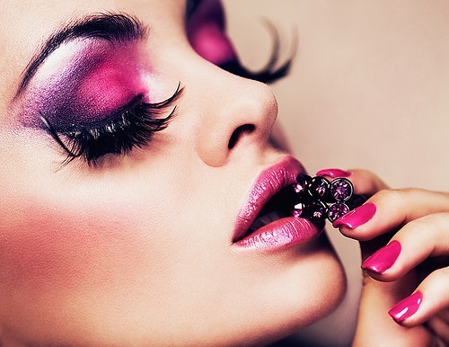 Heavy pink and purple eyeshadow makeup idea with long false lashes