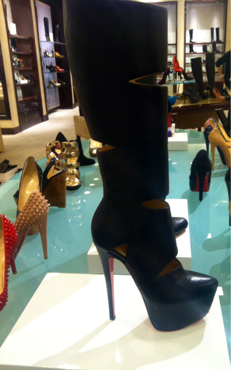 vivalavintagee:  Hello Loubs