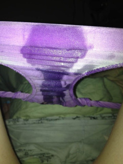 justhottiesandwetpussys:   stickyknickers:   Supersoaker!   Yum  