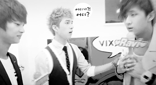  Mr. Lee explaining his artwork. 3/50 gifs of perfect vixx  