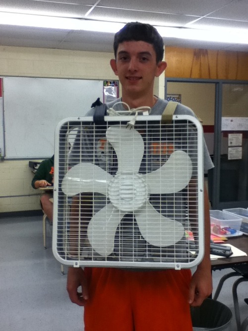 wo-nderland:  hitchhikersguidetoblainesanus:  yesterday was “fan day” at school and we were supposed to dress in support of our favorite sports teams but this kid in my algebra class showed up like this  