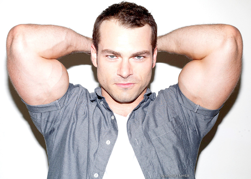 matthulksmash:  vipvictor:  Shawn Roberts Graphic (edited by vipvictor)   Albert