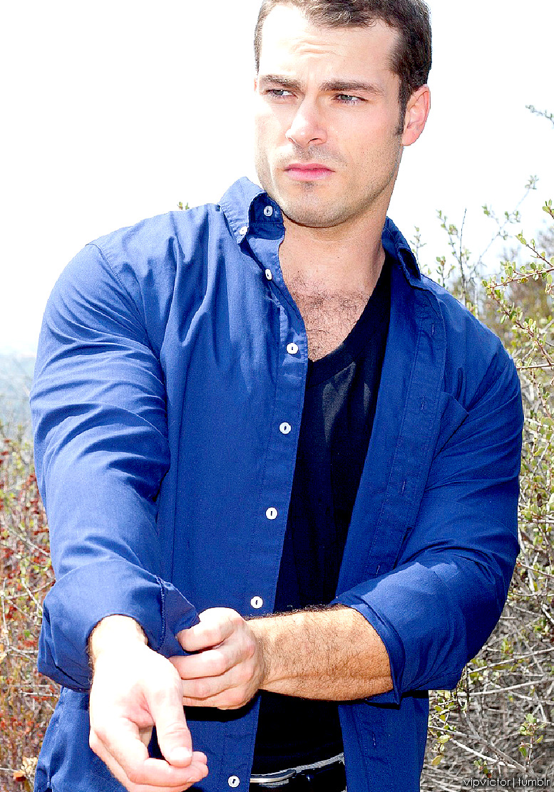 matthulksmash:  vipvictor:  Shawn Roberts Graphic (edited by vipvictor)   Albert