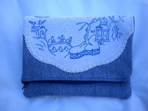 Amazing hand made purse using vintage supplies - available at www.etsy.com/listing/111202200/