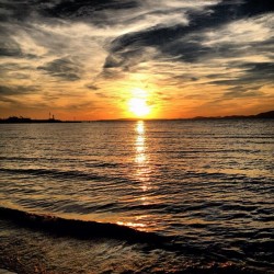 gulluftballong:  #sunset #sunsets #mallorca #instagood #iphoneonly #sea #sun #sunsetter #iphonephotography #photography #photo #picoftheday #jj #tags #instanesia #iphonesia #nice #lovley #awesome  (Taken with Instagram)