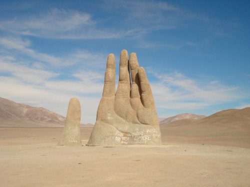 e4rleb1rd:  cool! sparklypancakes:  Located about 70 kilometers to the south of Antofagasta, Chile;The artist behind Mano de Desierto, The Hand of the Desert is the Chilean sculptor Mario Irarrázabal.   
