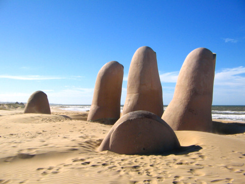 e4rleb1rd:  cool! sparklypancakes:  Located about 70 kilometers to the south of Antofagasta, Chile;The artist behind Mano de Desierto, The Hand of the Desert is the Chilean sculptor Mario Irarrázabal.   