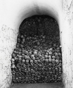 blackpaint20:  Catacomb tunnels blocked with the remains of Plague victims 