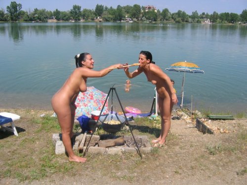 baremountain:I love nude camping!