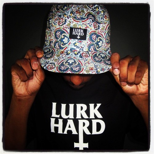 We still have some @lurkhard 5 Panels in stock! Cop done while you can… Free domestic shipping on ALL orders!! www.shopapplesauced.com#lurkhard #lurk #5panel #paisley #camper #hat #freeshipping #wavy #applesauced #sauced #sandiego #instafashion...