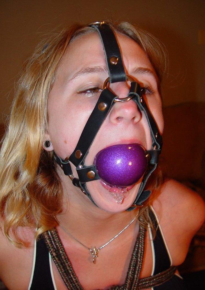 ropes-n-stuff:  (via TumbleOn)  Huge ballgag.