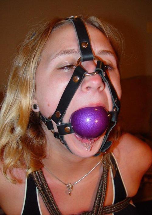 Sex ropes-n-stuff:  (via TumbleOn)  Huge ballgag. pictures