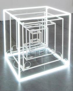 7while23:  Jeppe Hein - Extended Neon Cube