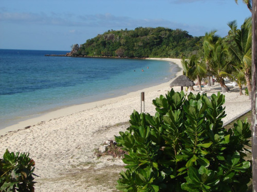 crashleylove:  hidden-island:  North Beach in Mana Island, Fiji  i’d love to see this place in perso