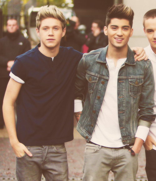 zaynsxo:  ziall outside the ITV daybreak show studios 