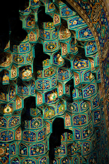 Blue tiles on the facade of the St. Petersburg Mosque, Russia (by timtom.ch).