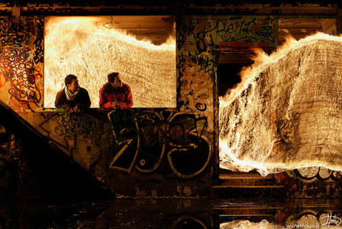 Gorgeous Photos of Flame Painting and Fire Breathing Experiments Tom Lacoste is a 23-year-old s