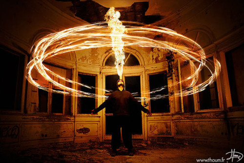 Gorgeous Photos of Flame Painting and Fire Breathing Experiments Tom Lacoste is a 23-year-old s