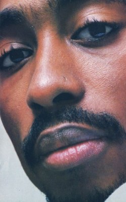 itaintnothingliketheoldschool:   “Got me starin’ at the world through my rearview.” 2pac   His eyes..