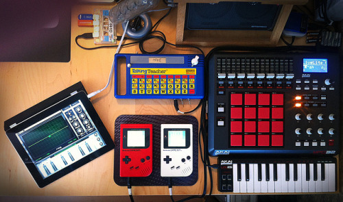xcaru:  DROP 1410 - My home studio gameboy/chiptune set by drop1410 on Flickr. 