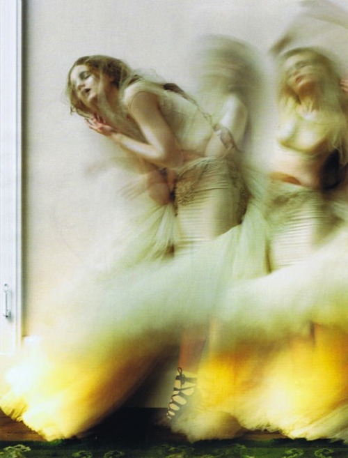 mariacarlabosscono:  Guinevere van Seenus by Tim Walker for Vogue Italia March 2011 
