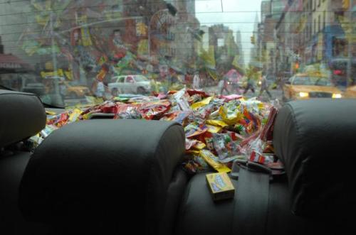 coffeeandfaith:“Candy cabbie” Mansoor Khalid gives passengers as much candy as they want.Now that’s 