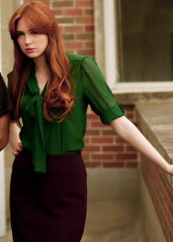 karengillandaily:  Karen Gillan on the set