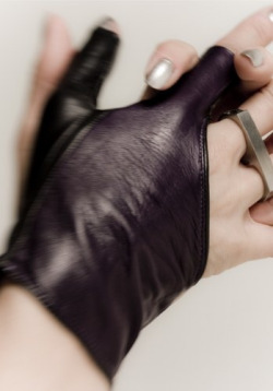  Revolver gloves 