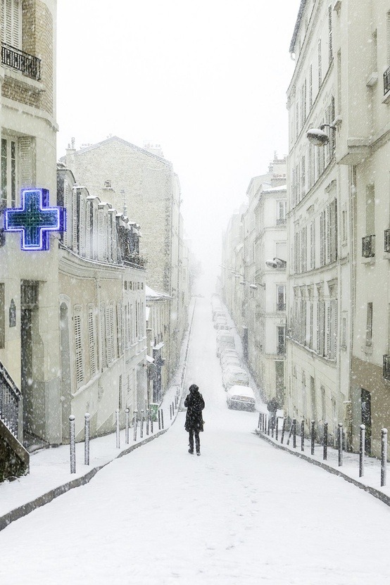 bluepueblo:  Snowy Day, Rue Berthe, Montmartre, Paris photo via marina 
