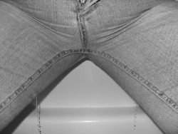 peeisforpleasure:  Another set from my wonderful mysterious submitter!  Here, she has on some grey jeans and lets it flow for us all to see.  She’s been paying attention to my likes, I think!  This set belongs in a magazine or on a money-making pee