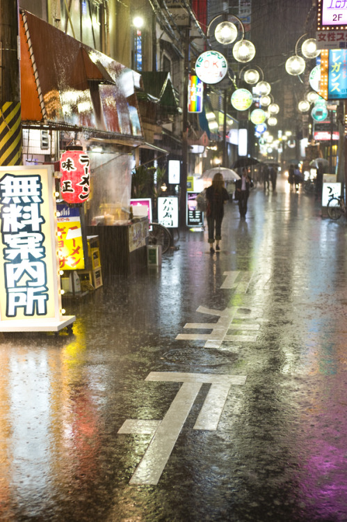 kawai:  道路使用許可の厳しい東京を諦めてリドリー・スコットは大阪でブラックレインを撮ったと言われてますがきっとこんな絵を求めていたに違いありません！
