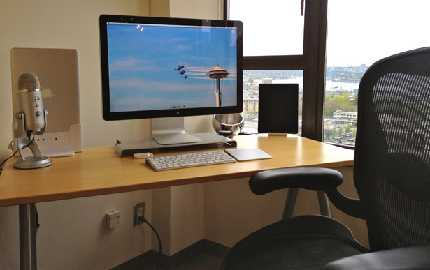 Jeff Crofts desk, a digital product designer and developer at nGen Works, co-founder of Lendle in downtown Seattle.
“ In my 21st floor downtown Seattle condo, I have this simple setup, based around a 13" MacBook Pro. It sits in the terrific Henge...