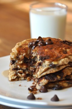 prettygirlfood:  Chocolate Chip Oatmeal Cookie Pancakes  Ingredients 1 very ripe medium banana 1 teaspoon baking powder 1 flax egg (1 Tbsp flaxseed meal + 2.5 Tbsp water) pinch salt &frac12; teaspoon vanilla extract 1 Tablespoon almond butter 1 Tablespoon