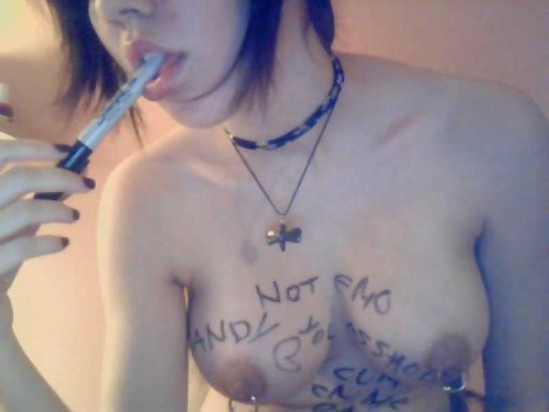 girlswithsigns:  either sheâ€™s not emo and calling people assholes, or these