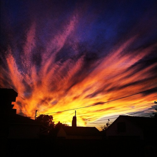 #thesky right is tripppen me out:o (Taken with Instagram at Alfonso&rsquo;s Home)