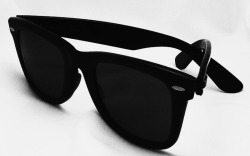 fausses-apparences:  Message me if you have a fashion blog!! Need more blogs to follow xx