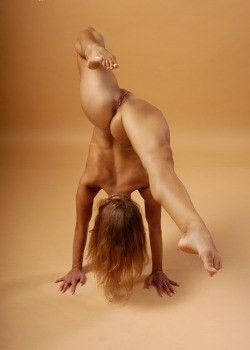 Takuurenui:  More Gymnastic Pics The Light In Your Eyes[6E8-700]  Training For Nude