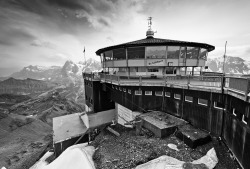 rcruzniemiec:  Schilthorn Cableway Famous location of filming “On Her Majesty’s Secret Service” movie. From the series of movies about British agent James Bond 007. Photography by Jakub Polomski. 