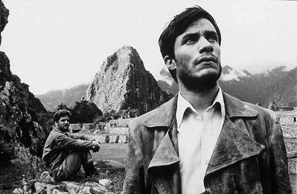 farstudiosinblackandwhite:  Gael Garcia Bernal, The Motorcycle Diaries
