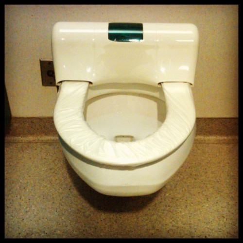 timothydelaghetto:  YO! This toilet in the Chicago airport has auto seat covers! CRAZY!!! I’m already loving it here!  (Taken with Instagram)