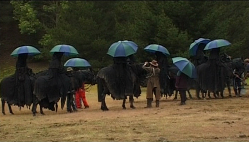 geekterrarium:My favourite picture of LOTR Behind the Scenes  OK, not a movie watcher, but I do