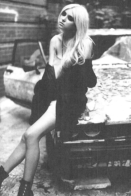 intoxicatedadolescence:  ✟ soft grunge/fashion here ✟