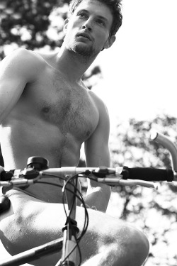 thadsthoughts:  Naked biking. 