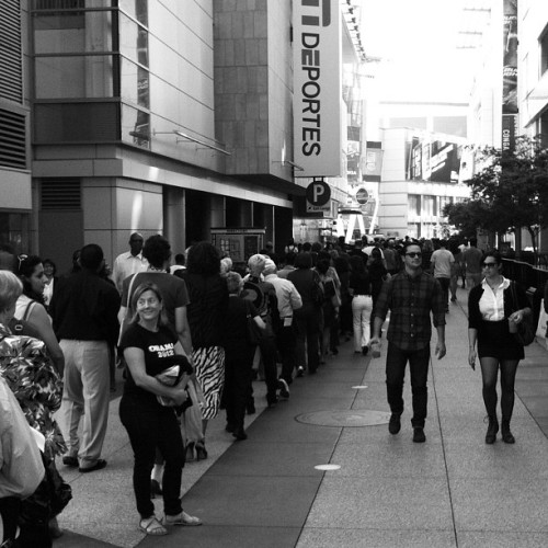 The line for the Bon Jovi/George Clooney #Obama fundraiser is literally 2,000 people long. Time to make friends.. (Taken with Instagram)