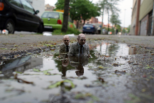 situationalstudent: showslow: Spanish sculptor Isaac Cordal  started the Cement 