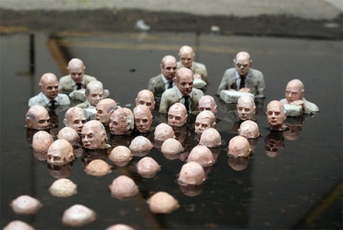 situationalstudent: showslow: Spanish sculptor Isaac Cordal  started the Cement 