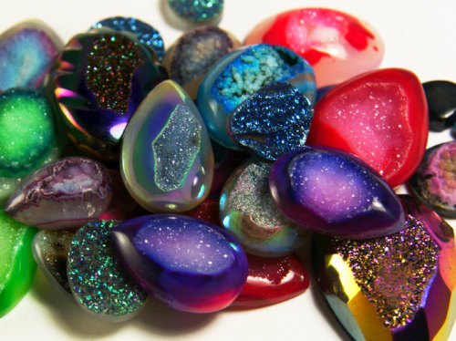 blueeyeswideopen:  The many colors of Druzy. I’m getting a ring made and can’t decide if I want a blue or a sliver one. I think I might need both!