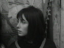 lustfullyclassy:  mazzyfield:  descroissants:  les carabiniers(1963), jean-luc godard  Actress Geneviève Galéa  ~Her lips thooooo